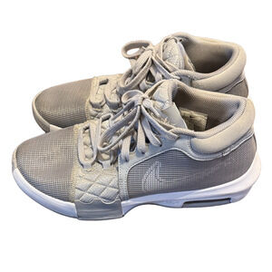 Nike LeBron Witness 8 Basketball Shoes Size 9